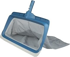 Ventajas de Usar un Recogehojas en tu Piscina