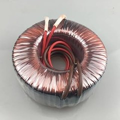 ¿Cómo afectan los transformadores al consumo energético de las luces de piscina?
